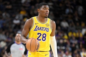 背靠背！雷迪克：今晚缺陣的老將明天將出戰(zhàn)和獨(dú)行俠的比賽