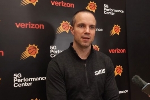 太陽主帥談過去4場季前賽造100次失誤：超預(yù)期 贏得更多球權(quán)很棒