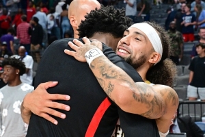 讓競(jìng)爭(zhēng)留在場(chǎng)上！阿門(mén)和阿爾瓦拉多雖爆發(fā)了沖突 但賽后握手言和