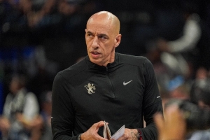 三連?。?guó)王主帥：通往成功的道路上滿是坑洞 而且永遠(yuǎn)都在施工