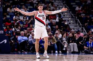 同樣深陷犯規(guī)泥淖！克林根背5犯得9分10板2助3帽 5個(gè)前板展現(xiàn)活力