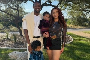 妥妥人生贏家！?？怂箷裆钫?妻子貌美如花 兒女雙全機(jī)靈可愛