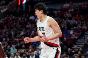 馬健：楊瀚森的根本問(wèn)題在于體能  這導(dǎo)致他進(jìn)攻對(duì)抗差防守移動(dòng)慢