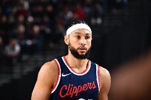 威少簽約國(guó)王！美媒發(fā)問：現(xiàn)在誰會(huì)簽下本-西蒙斯呢？