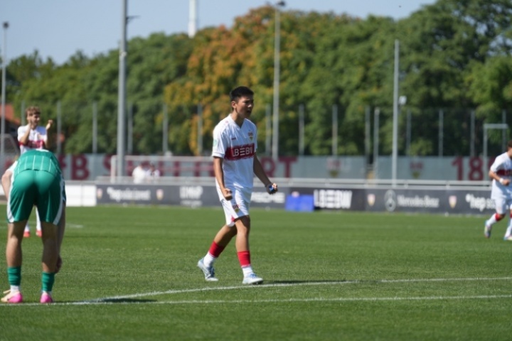 直播吧采訪謝初筠：德國的訓(xùn)練體系非常專業(yè)，我技術(shù)好喜歡控球