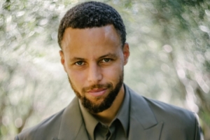 穿上一身帥氣西裝！庫里拍攝雜志寫真 雪茄配美酒雅痞風(fēng)拉滿