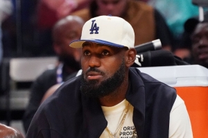 紀錄終結(jié)？記者：詹姆斯的賽季出戰(zhàn)場次可能不足以入選最佳陣容了