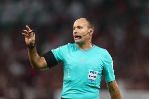 皮克吐槽西甲名哨拉奧斯：他總是假裝和你是朋友，其實(shí)是皇馬的人