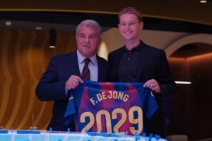 巴薩官方曬視頻紀念德容續(xù)約：弗蘭基，2029?