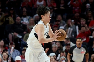 如何改進(jìn)楊瀚森在空位接不到球？比盧普斯：我會(huì)讓他更多組織進(jìn)攻