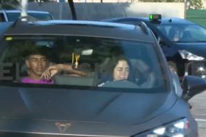 剛滿18還在學(xué)駕照！女友今日開車送亞馬爾去巴薩訓(xùn)練