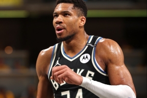 字母哥：你不能總盯著那1%對(duì)你有意見(jiàn)的人 而要看到其他99%