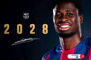 后場多面手！官方：巴薩和18歲后衛(wèi)蘭德里-法雷續(xù)約至2028年