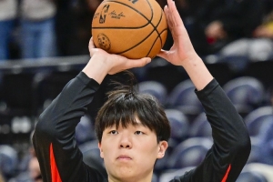 季前賽三分10中4！楊瀚森：NBA需要有三分能力把對方內(nèi)線拉出來