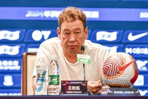 斯盧茨基：路易斯合練次數(shù)不多，但明天登場應(yīng)該沒有問題