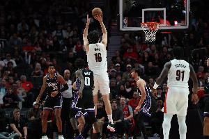 媒體人：楊瀚森適應(yīng)NBA三分線的速度比想象快 若場(chǎng)均1三分就很棒