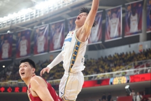 媒體人：曾凡博因傷錯(cuò)過了本該前往美國(guó)參加的訓(xùn)練營(yíng)和夏季聯(lián)賽