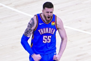 三分也有！哈滕上半場8投6中&三分2中1得到13分6板1助