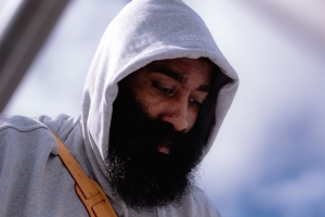 客戰(zhàn)國王！快船曬登機(jī)照：小卡哈登穿衛(wèi)衣亮相 科林斯耍酷