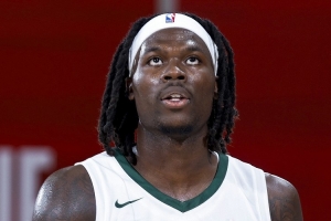 真摯的祝福！祝雄鹿球員克里斯-利文斯頓22歲生日快樂(lè)！