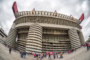 熱刺舊將：圣西羅的內(nèi)部環(huán)境很糟糕，更衣室很小且?guī)挥幸粋€(gè)洞