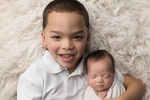 人生贏家！李凱爾更新社媒曬兩個(gè)孩子近照：little Benny 