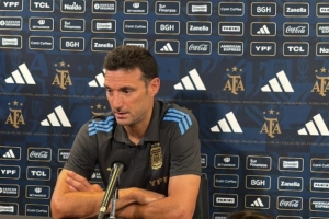 斯卡洛尼：讓岡薩雷斯踢邊衛(wèi)是因?yàn)樗羞@個(gè)能力，與對(duì)手無關(guān)