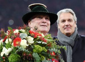 舊將：赫內(nèi)斯為拜仁的人們付出一切 范加爾曾因換人在更衣室脫褲