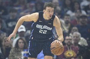 還是很穩(wěn)！小瓦格納14中8&三分6中3砍全場最高24分 另有3助2斷