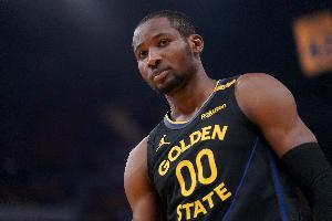 打得還行但不冷靜被驅逐！庫明加上半場5中3砍下7分6籃板4助攻