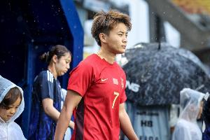 王霜：如果能在偶像C羅踢球的國(guó)家獲獎(jiǎng)，那對(duì)我來說非常開心