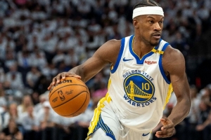 科爾：巴特勒昨天做了腳踝核磁共振檢查 結(jié)果很正常我們并不擔(dān)心