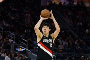 比盧普斯：楊瀚森在適應(yīng)語言&文化上做得很好 但還有很長(zhǎng)的路要走