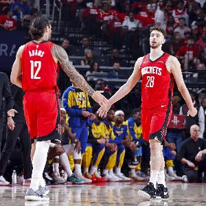 雙塔陣容！火箭對(duì)陣鵜鶘先發(fā)：阿門(mén)杜蘭特賈巴里申京亞當(dāng)斯