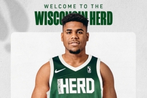 籃網(wǎng)正式簽下后衛(wèi)馬拉奇-史密斯！裁掉特里-羅伯茨與特雷-斯科特