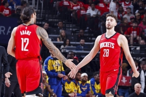 雙塔的威力！今日申京和亞當(dāng)斯同場(chǎng)時(shí)火箭73-47鵜鶘 凈勝26分