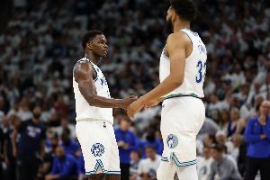 唐斯：看到華子成功我驕傲 總會(huì)路過阿迪門店就為了看他的海報(bào)