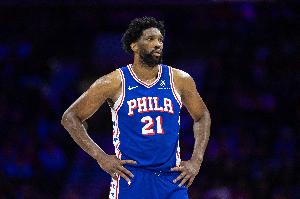 媒體人：恩比德這競技狀態(tài)還是不錯的 目前唯一困擾他的是傷病