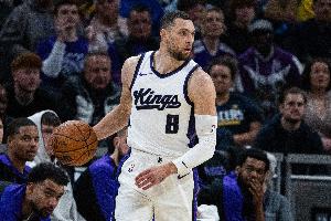 效率挺高！拉文第一節(jié)三分3中2砍下8分3助攻 正負(fù)值+8