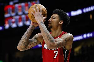 穩(wěn)定拿到兩雙！韋爾15中7&罰球6中6拿到20分14籃板 另有1斷1帽