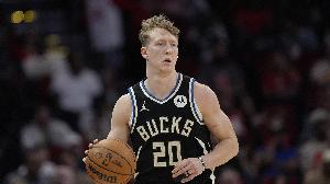 場均7.4分2.4板1.5助！雄鹿官方：與后衛(wèi)AJ-格林達成多年續(xù)約協議