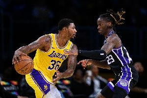 防守功力仍在！斯瑪特11投5中砍下14分3板2助4斷 外線不準(zhǔn)8中2