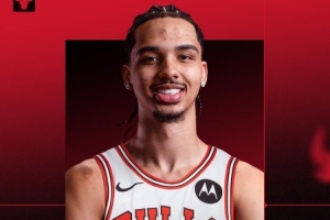 夏聯(lián)場均9.4分4.4板！公牛官方：球隊(duì)與弗勞爾斯簽下雙向合同