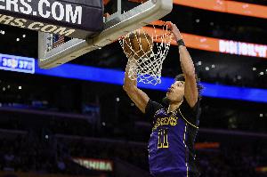 因右手腕扭傷退賽！雷迪克：海斯X光結(jié)果陰性 周日應(yīng)會(huì)有傷情更新