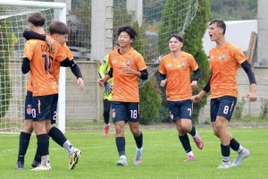 首秀驚艷！萬(wàn)項(xiàng)代表杜利亞伊足球?qū)W院首發(fā)出戰(zhàn)，幫助球隊(duì)大勝