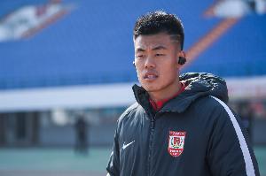 距保級(jí)區(qū)2分！譚龍：我們還有三場(chǎng)球的機(jī)會(huì)，我覺得還有希望