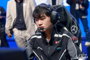 Knight：不知道隊(duì)伍為什么會(huì)變成這樣 1-2生死戰(zhàn)抽T1挺好的