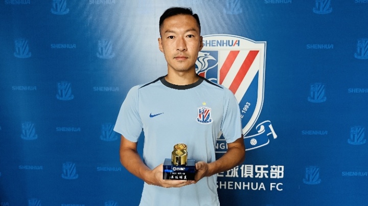 直播吧中超最佳|吳曦再次領(lǐng)獎(jiǎng)！36歲隊(duì)長(zhǎng)率申花前行 書(shū)寫(xiě)老將傳奇