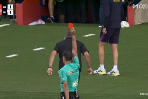 無緣國家德比！補時階段，弗里克不滿裁判，兩黃變一紅被罰下！