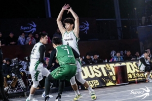 2025賽季超三聯(lián)賽直播吧最受歡迎球員周嘉豪：目標是進三籃國家隊